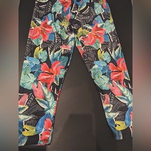 Onzie company - yoga pants capri leggings colorful floral